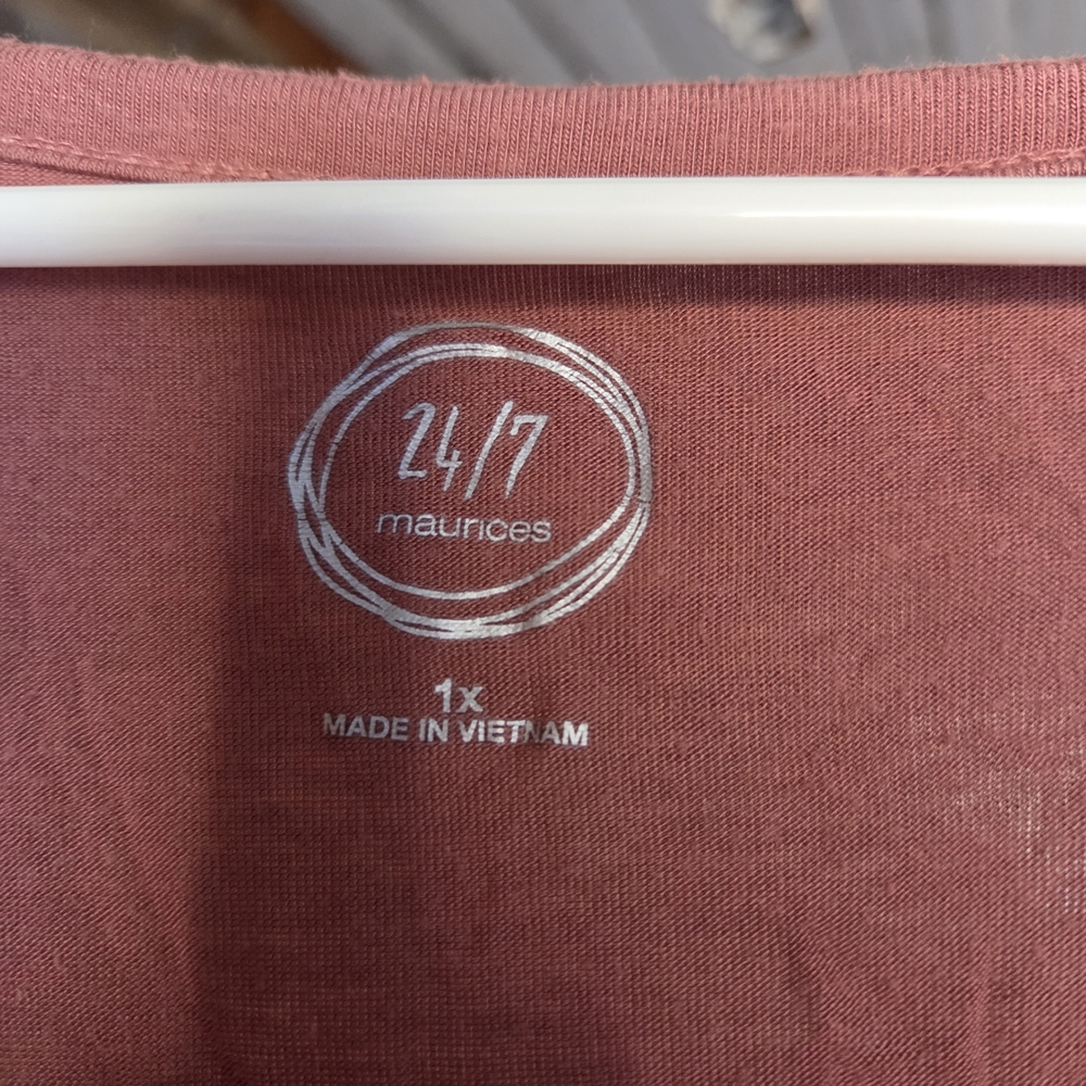 Maurices Women's Short Sleeve V-Neck Top - Rust/Maroon - Picture 2 of 2